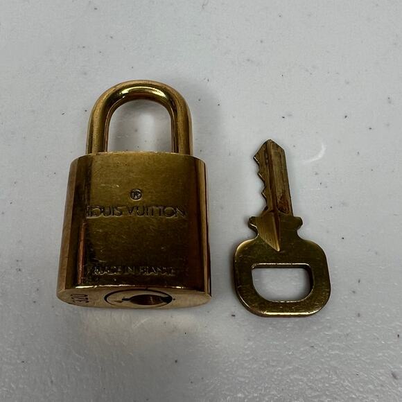 Louis Vuitton #320 Gold Brass Lock & Key Charm Clochette Set 🔐 - Picture 5 of 7